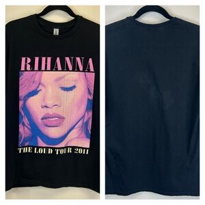 Rihanna The Loud Tour 2011 concert t-shirt. Gildan Heavy Cotton Black T-Shirt